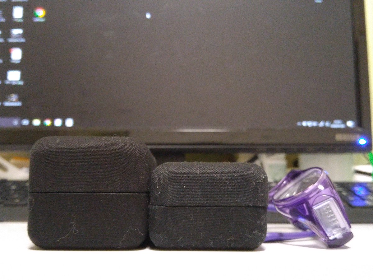 24c みずたに 水谷青葉 2時間悩んで選んだ今回のメガネのフレーム Jins Moisture オーバル パープル セール品 3 000円 がしっくりこず フレーム5 000円 レンズ交換代2 000円とちょっとお高いこのメガネを購入 専用ケースがデカいw 鮮やかな紫色 24c みずたに 水谷青葉 2時間悩んで選んだ今回のメガネのフレーム Jins Moisture オーバル パープル セール品 3 000円 がしっくりこず フレーム5 000円 レンズ交換代2 000円とちょっとお高いこのメガネを購入 専用ケースがデカいw 鮮やかな紫色