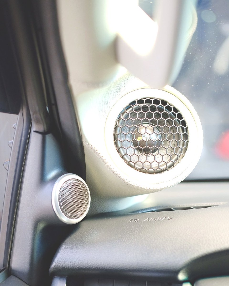 car_stereo_org's tweet photo. Repost from @cartensaudio.jakarta
TOYOTA FORTUNER VRZ with 3way speaker and customized a pillars by @cartensaudio.jakarta #speaker3way #etonpro370 #cartensaudio #audiomobil #audiomobiljakartaselatan #audiomobiltoyotafortunervrz https://t.co/97fcnLzwEe