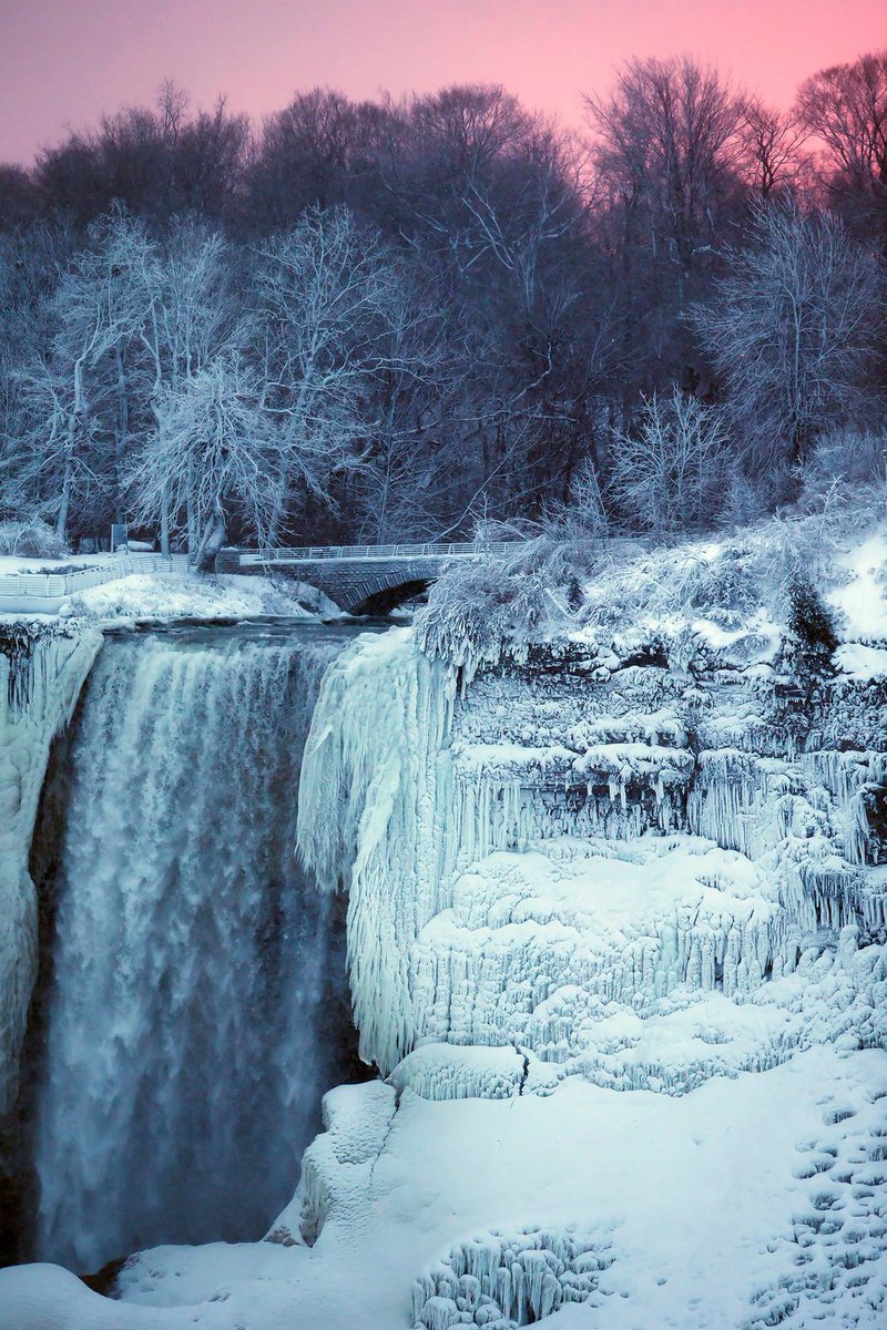 candicewilmore's tweet photo. #Earth #beauty #2018storm #life #NiagaraFalls Great photos on Huffington post. https://t.co/GVBe2JXMrh https://t.co/x0KDG9N7VH