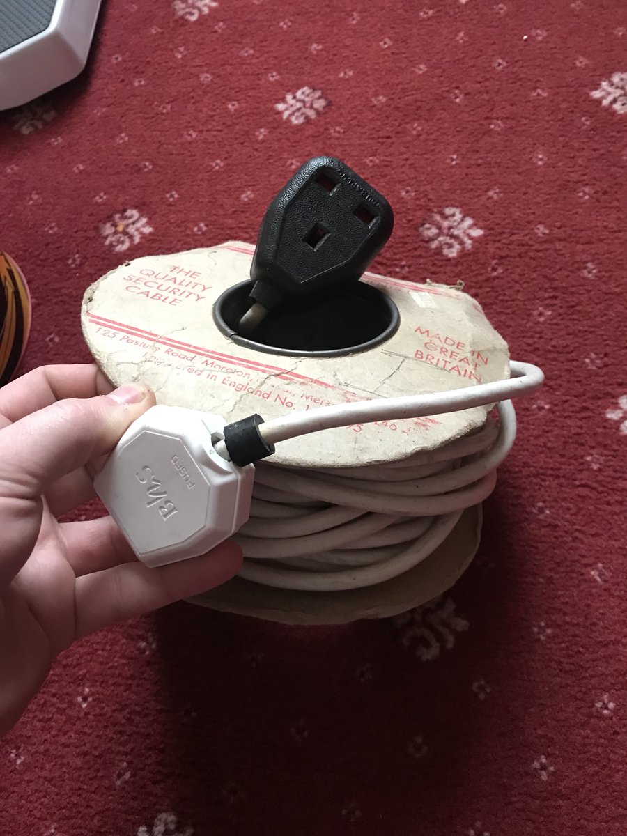 ALMElectrical's tweet photo. DIY extension lead found today https://t.co/DaUji3ntgE