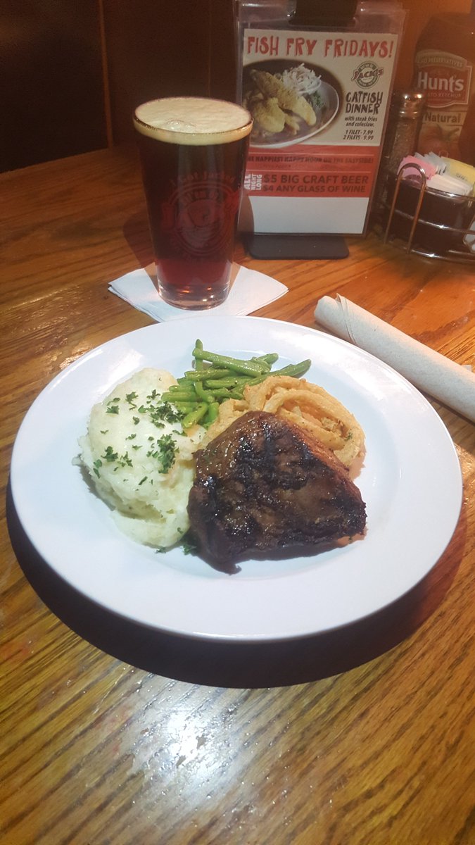 SetEmUpJacks's tweet image. Whisky marinated Sirloin with fried onions and white cheddar potatoes teamed with a Boulevard Irish Ale is what's for dinner at your neighborhood Jacks! . #headeast