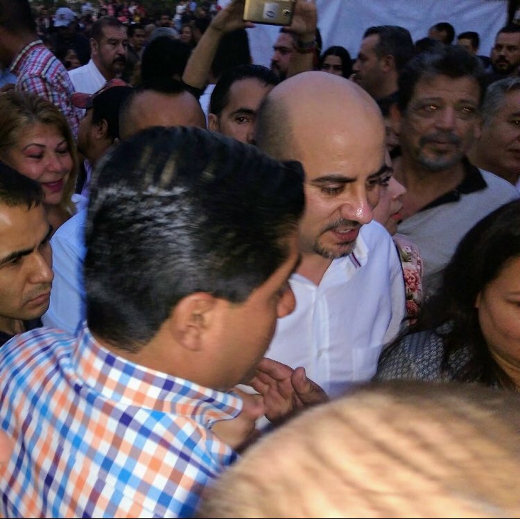 BitacoraPol's tweet photo. Es costumbre de #ElPope @DelToroIsmael deslindarse de personajes obscuros, HASTA QUE LO SORPRENDEN y lo documentan, como el caso de Gonzalo “El Terror” Ramirez y ahora #CarlosCoronaMdelC @MovCiudadanoMX @DanteDelgado @MovCiudadanoJal @EnriqueAlfaroR @MemoMedranoB https://t.co/DNhpQKwBWh