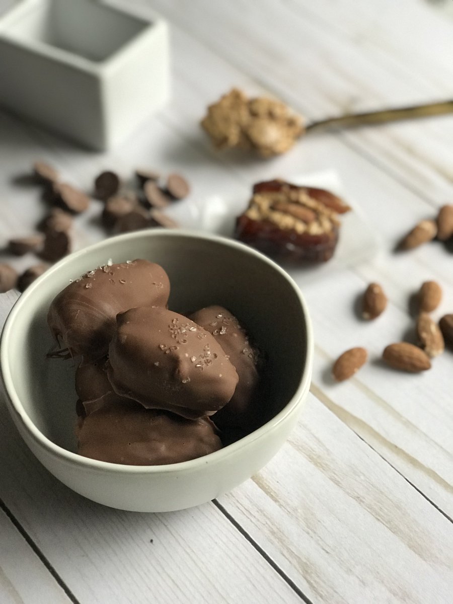 Proseccoandpro1's tweet photo. These Double Stuffed Chocolate Covered Dates are the most perfect skinny dessert! #eatclean https://t.co/WTg0m6eJzr https://t.co/M98dC0bjXx