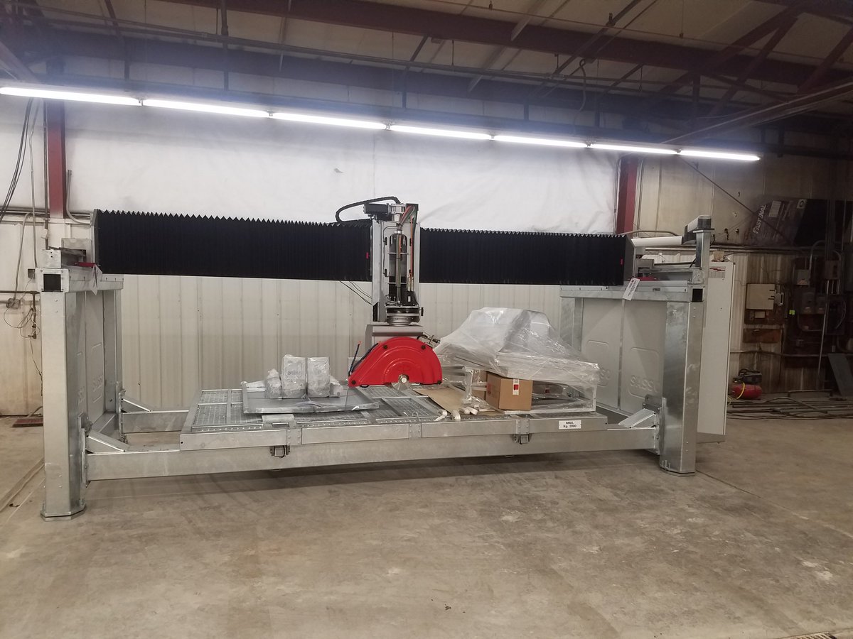 SonsofStone1's tweet photo. Another K600 Extreme going in.
Rockford il. Granite Territory.
Helping the customer get the 5 axis out of the container and
Into the shop. https://t.co/X3TCQlxQDH