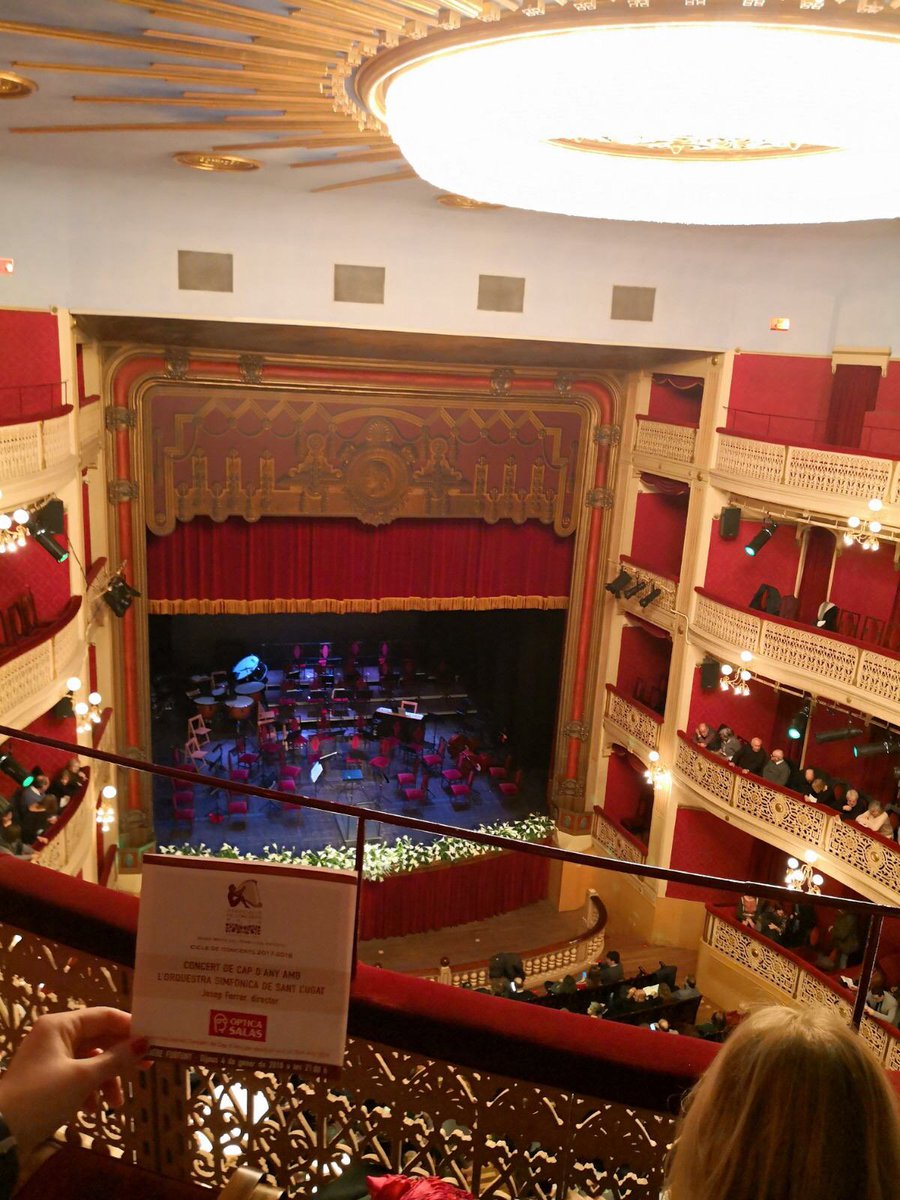 Optica_Salas's tweet photo. Ahir des de @Optica_Salas us desitjavem un fantàstic 2018 amb el primer concert de l'any al Teatre Fortuny de #Reus de l'Orquestra Simfònica de Sant Cugat! https://t.co/k8Me4TfZ1y