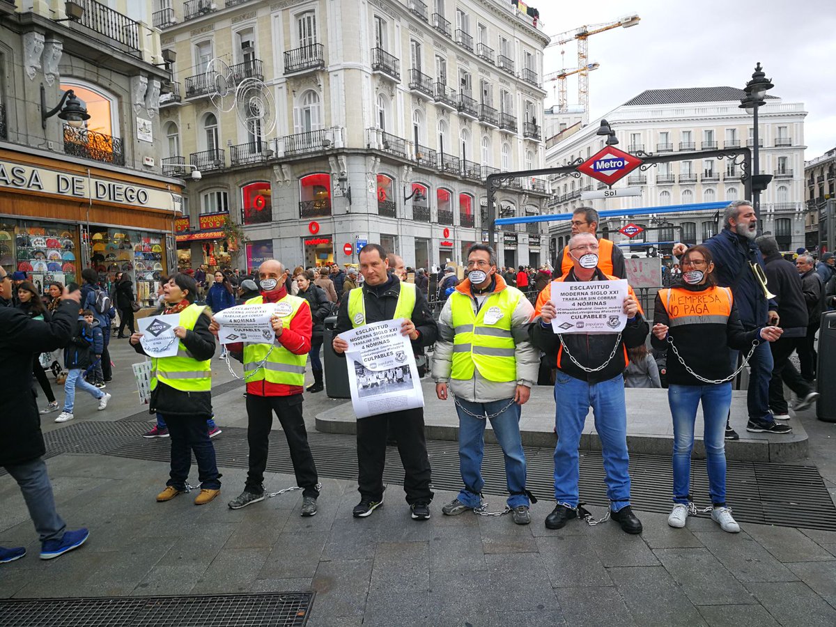 JuanAlmansa73's tweet photo. @ComunidadMadrid @ccifuentes Que Reyes, señora Cifuentes, cuatro meses sin cobrar los vigilantes, 550 familias, fuera corrupción de la Comunidad de Madrid y de Metro, dónde están los Reyes de nuestros nuestros hijos? https://t.co/s4RG8zoOg8
