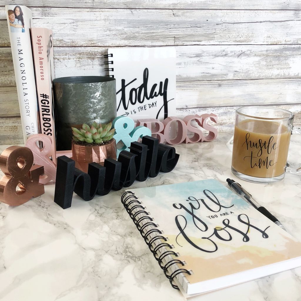 DesignLioness's tweet photo. Ultimate #girlboss gift set! Limited set of 2, specially priced, and perfect for your own #office setup or as a gift 🤓
#BossGiftSet #CreativeChics #Etsy #Decor #BossBabes #CreativeAtHeart #LadyBoss #GirlBoss #FemaleEntreprenuer #HandLettering #DeskDecor #Workspace #ShopSmall https://t.co/TRRxVOHQVX