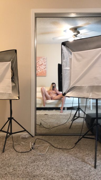 Yesterday on set with Sheila Marie https://t.co/ZW4wBLq4ti