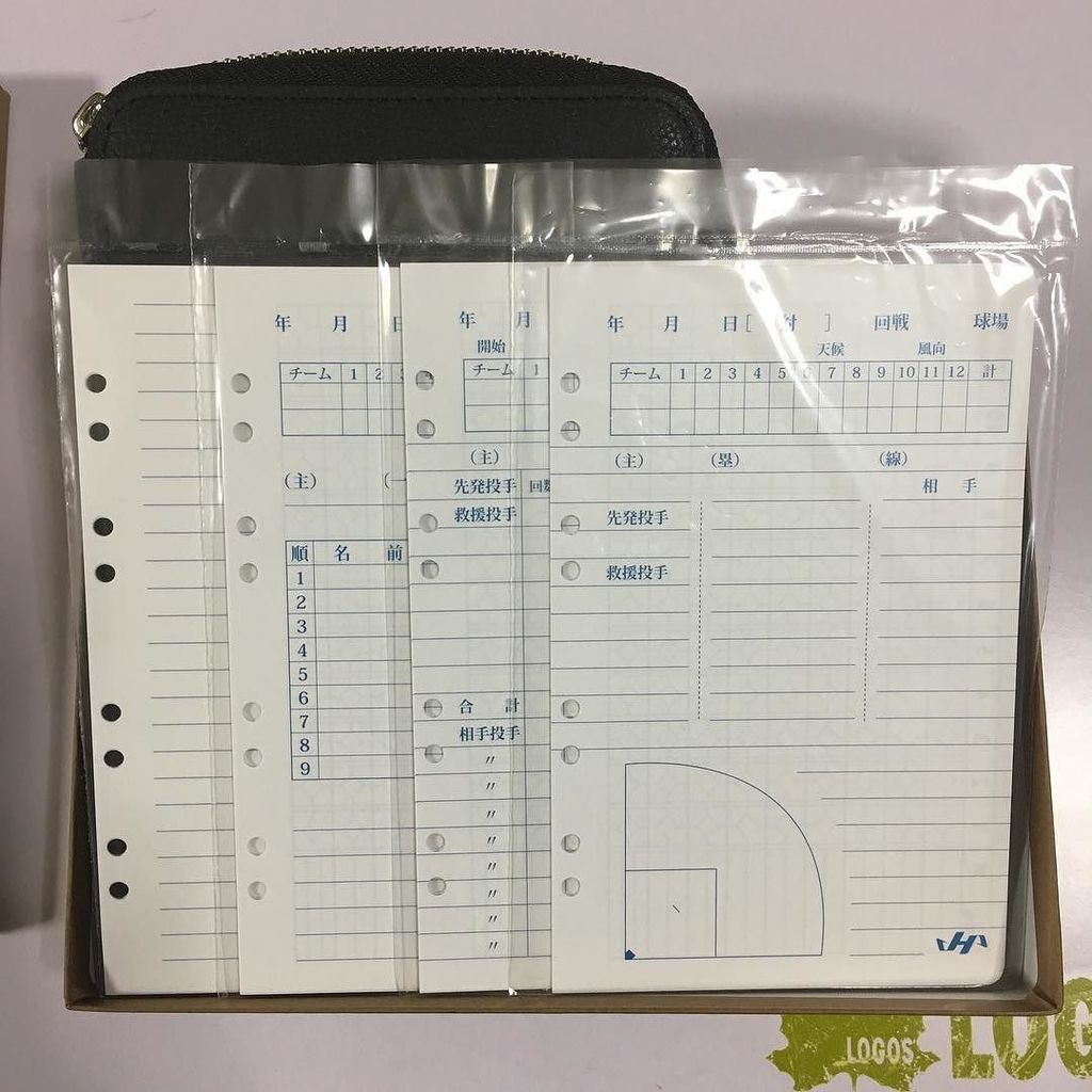 野球用品のハタケヤマ製スコアブック。カバーは革製8穴ラウンドジップ