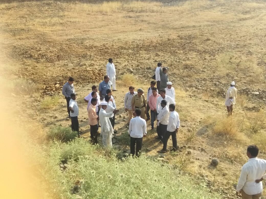 MVSTForg's tweet photo. #VSTF rural development fellows partnered with Reliance Foundation to construct #PercolationTanks in the Belwadi village, tal. Gangakhed, dist. Parbhani, and visit & counsel the schools & kindergartens
#JalyuktaShivar #NREGA #SwatchBharatAbhiyan
@ril_foundation
#GramParivartan https://t.co/BuuagGSOqq