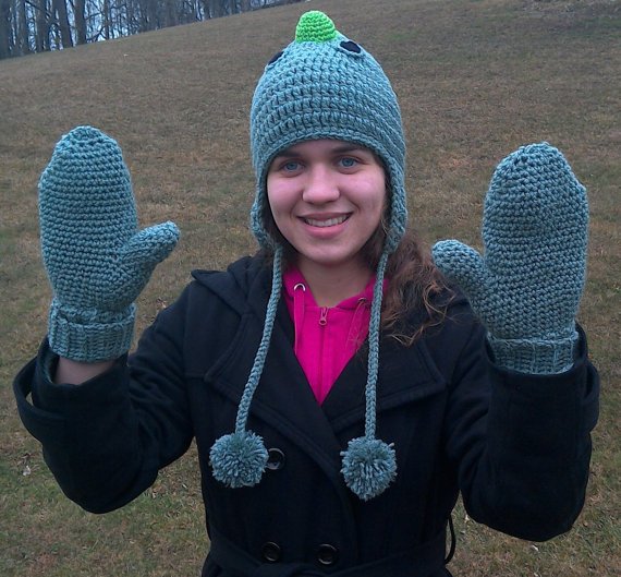 Ruralgifttime's tweet photo. My first order for 2018! Yay! This T-Rex hat and mittens on a string will be made in a child size! SHOP LINK IN BIO! #TRexhat #dinosaur #hat #crochet #green #handmade #homemade https://t.co/6gDCf90zGV