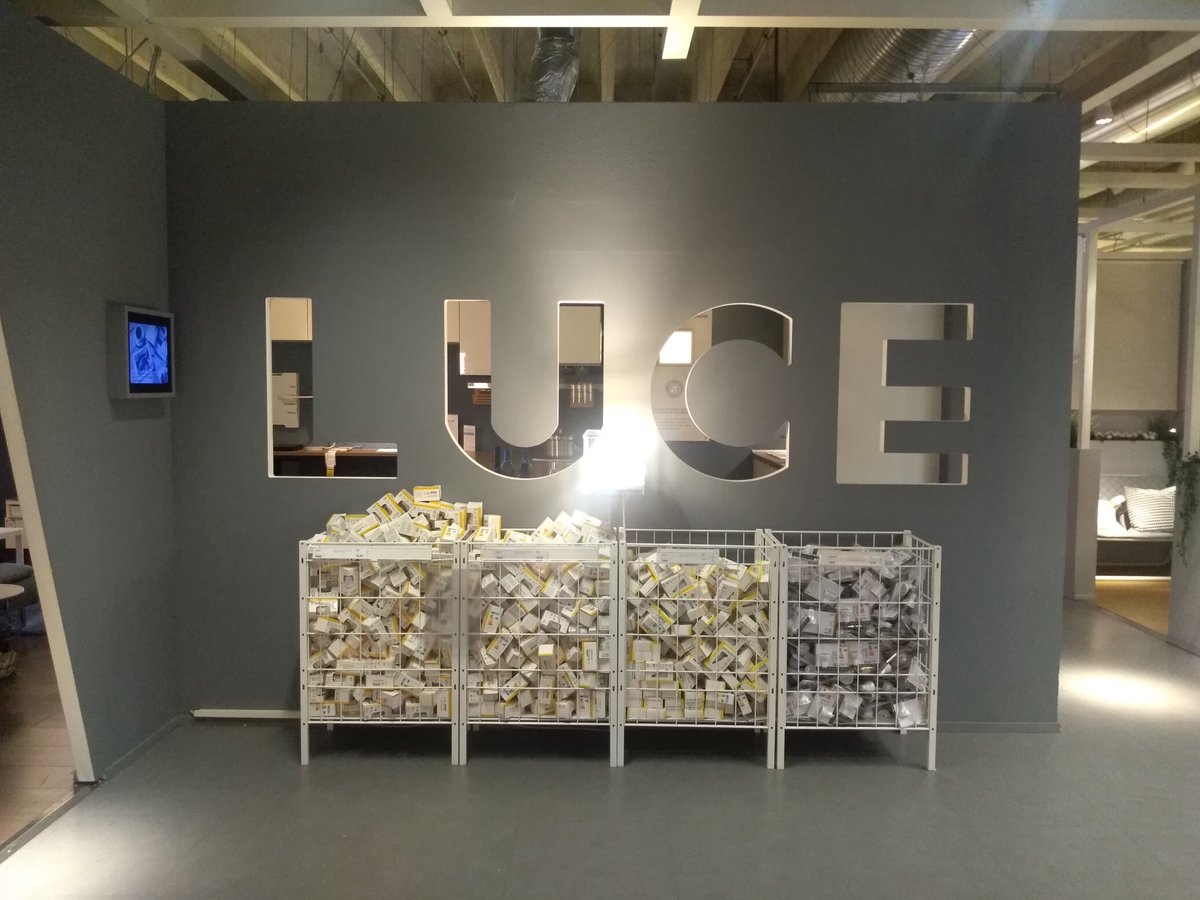 Come allestire meglio un esposizione di lampadine? 😂
#Ikea #brightideas