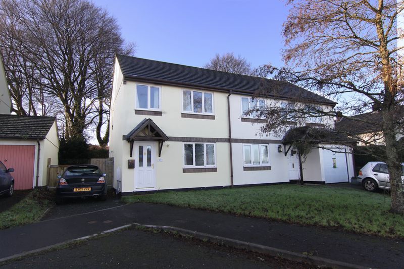Stevens_EA's tweet image. This rental #property in Okehampton is available for viewings now. 3 bedrooms, living room/dining room, kitchen with cooker, SW facing garden, parking. Unfurnished. £650 pcm. stevensestateagents.com/properties-to-… @LettingsHour @TenantHour