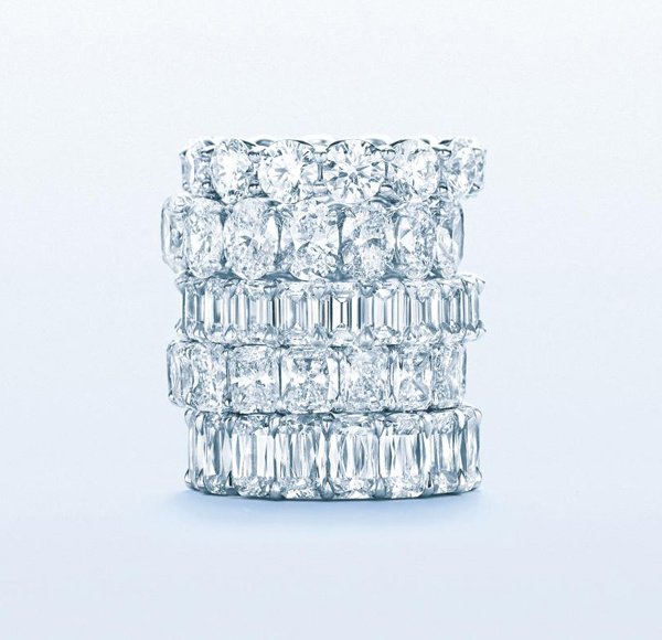 KwiatDiamonds's tweet photo. There's no such thing as too many diamonds. Shop the link to discover your perfect wedding ring.  https://t.co/pHfggdNOTA  #FancyShapeFriday https://t.co/S4Db6OVBMW