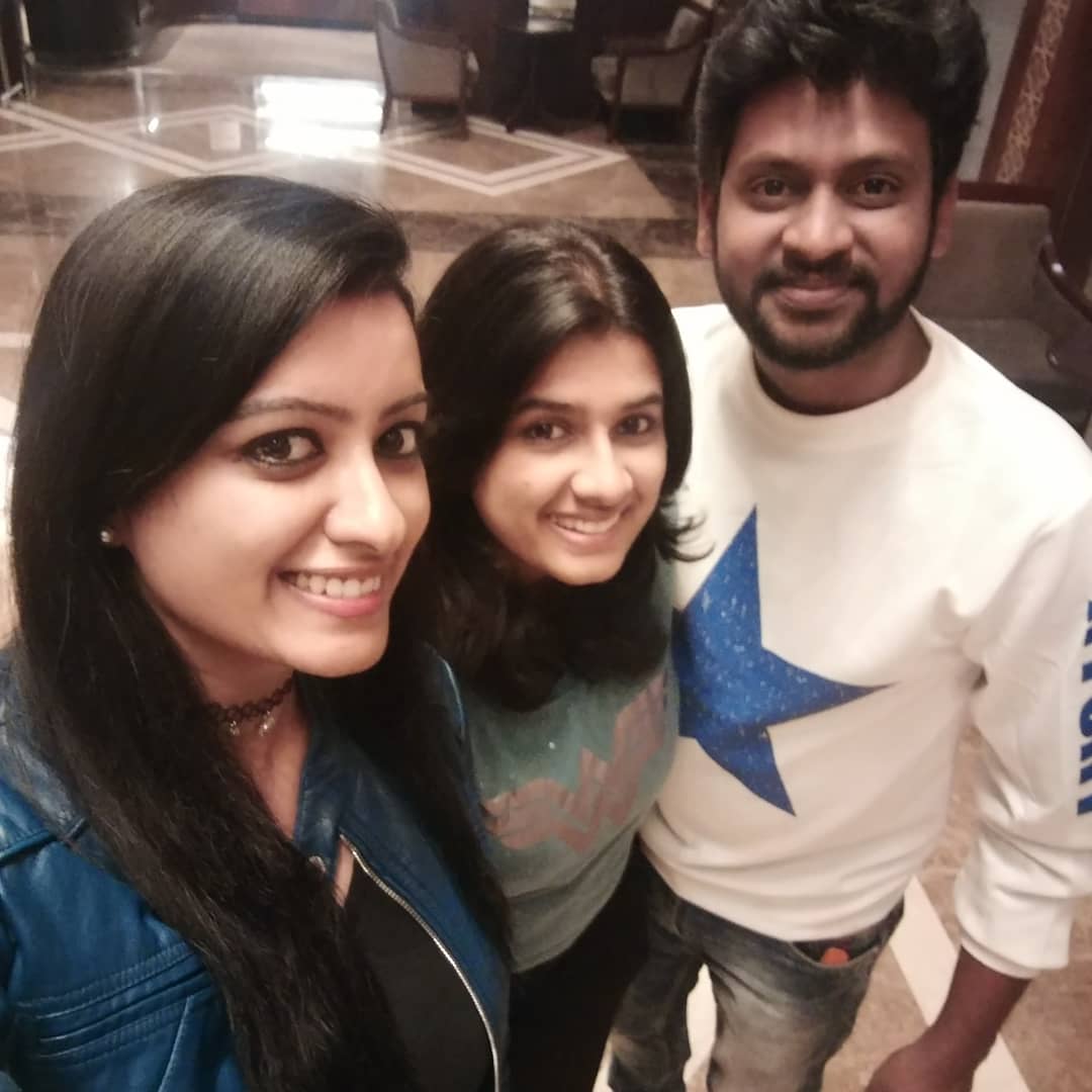 Nishaganesh28's tweet photo. A longggggg pending Dinner with these two Cuties @rio_raj ❤️🤗😍
#Friendslikefamily #Dinner https://t.co/84FPLZG0o8