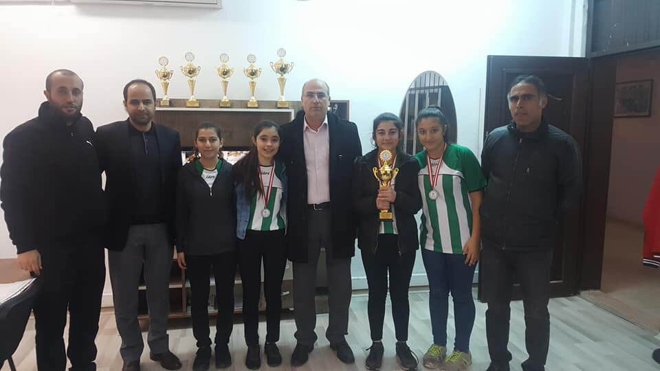 Okulumuz Türkan Ömer Okan Anadolu Lisesi Masa Tenisi'nde il 2. olmuştur. Öğretmen ve öğrencilerimi tebrik eder başarılarının devamını dilerim.