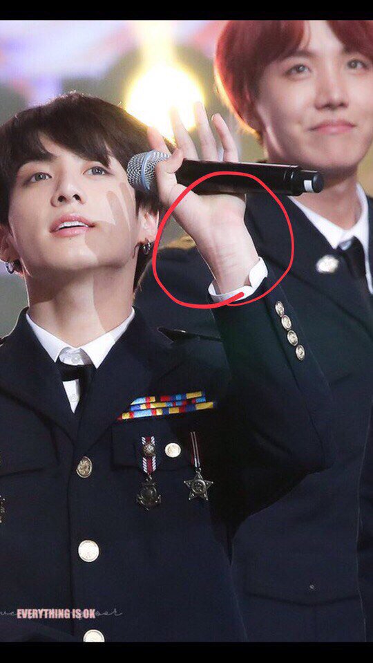 _kiki_kkk_'s tweet photo. #ArmyLoveUJungkook
ЧОНГУК БЛЯ ТЫ АХУЕЛ?! https://t.co/woUVtFlt0G