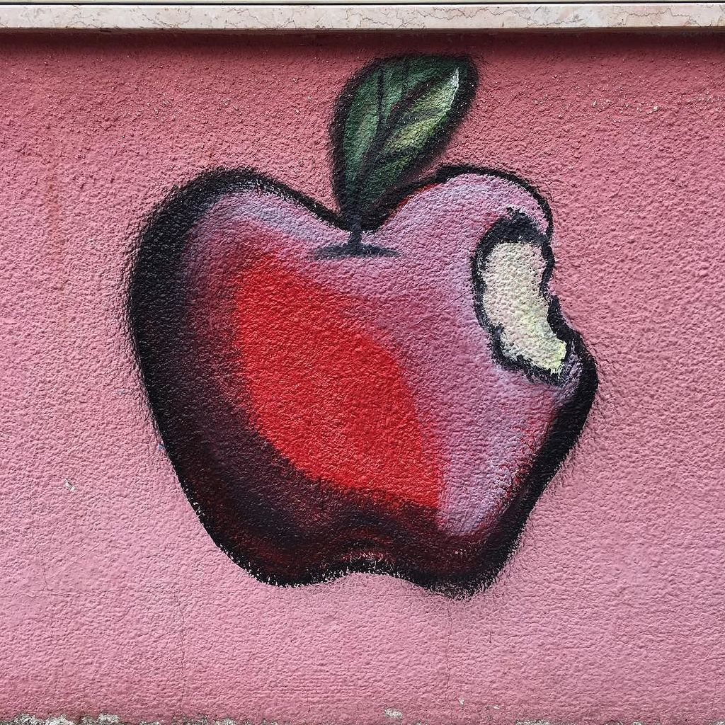 igordruzovic's tweet photo. #smallapple #apple #small #streetart #urbanart #graffitiart #art #haifa #bahai #bahaigarden #israel #iloveisrael #israelinstagram #graffitianywhere #streetartanywhere https://t.co/HfsNcl1smX