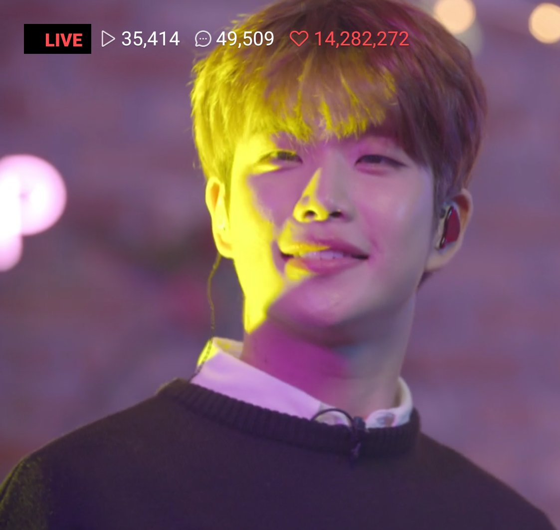 ASTRO_Luna_'s tweet photo. お気に入りはこの一枚✨
なんとも言えない神々しさ https://t.co/AVWwaKjwPM