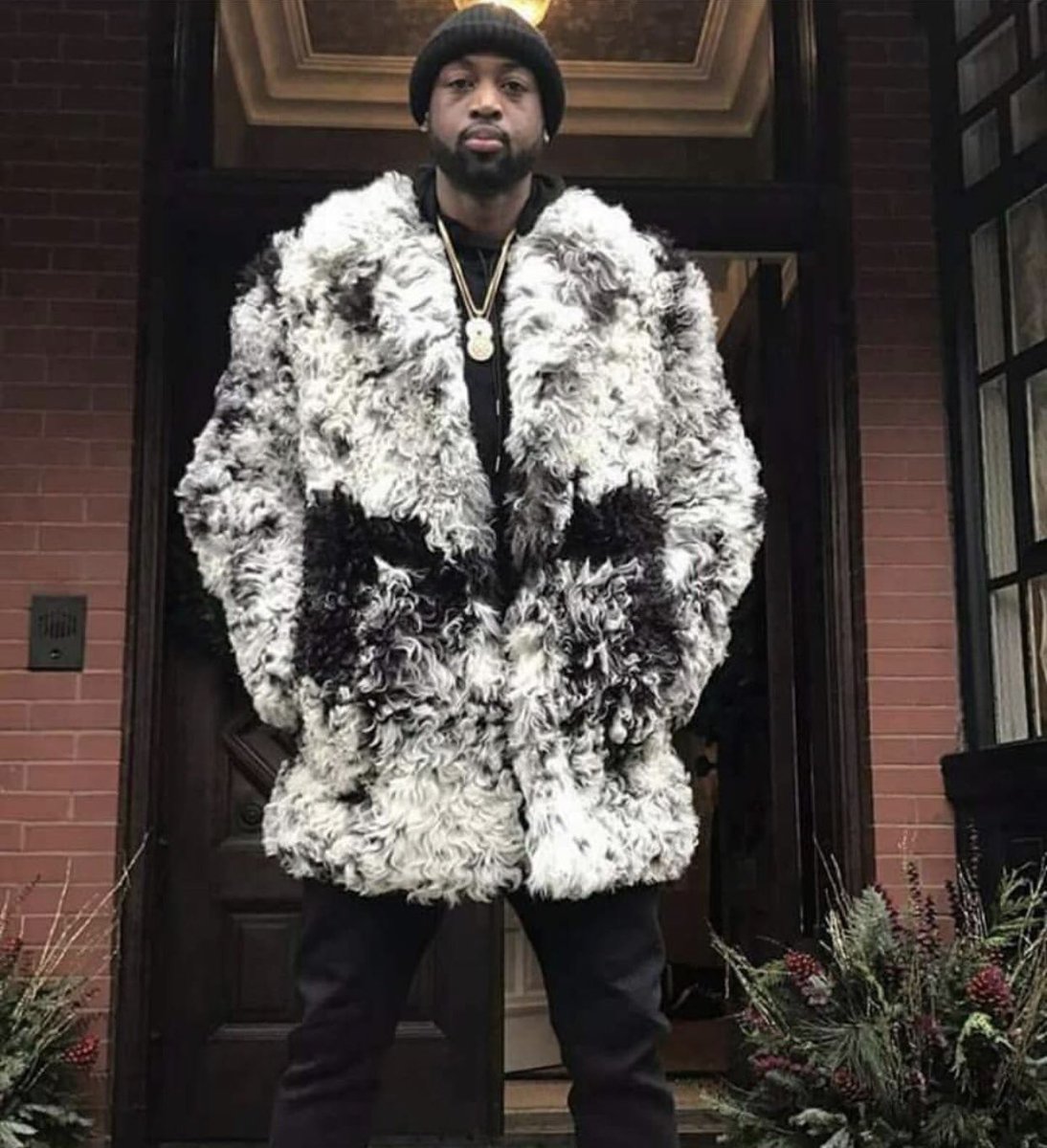 FakeSportsCentr's tweet photo. Why D.Wade looking like he bout to go fight Bobby Mercer in 4 brothers? 😭😂 https://t.co/S97s8ERfKL
