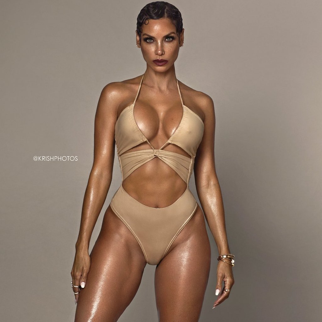 aVeryRichBish's tweet photo. Happy 50th birthday to the never aging queen, Nicole Murphy https://t.co/DKTUZ6Zcue