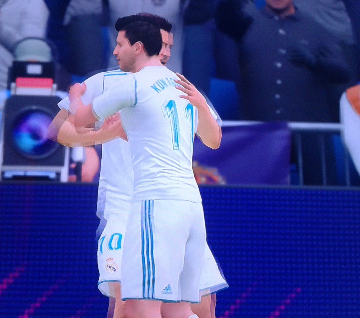 Team_Kenisplay's tweet photo. ( Universo Aparte )

78' ¡Aniquilacioooon! Nuevamente, Aguero marca y esta vez pone el 3 - 1 https://t.co/uITgCV5RfO