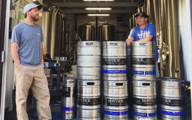 BrewerMagazine's tweet photo. Tips for Growing Your Brewery This Year (w/ @PlatformBeers, @EelRiverBrewing &amp; @montaukbrewco) "We were once concerned about making payroll &amp; keeping the lights on, we’re fortunate to have gotten through that &amp; are now concerned with staying in stock."   https://t.co/oN932aNH8i https://t.co/P8TPzZW2Ls