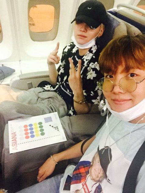 travel buddies sope selcas*yoongi's pout on the 1st photo I WANNA CRY #SOPE  #솝  #yoonseok  #홉슈  #SUGA  #JHOPE