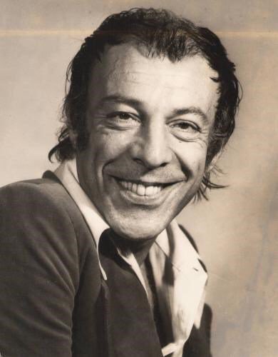 Yüzünü görünce, sesini duyunca içinizi ısıtan, kalbinize dokunan insanlar vardır...
Münir Özkul bu güzel insanlardan biriydi. 
Allah rahmet eylesin.