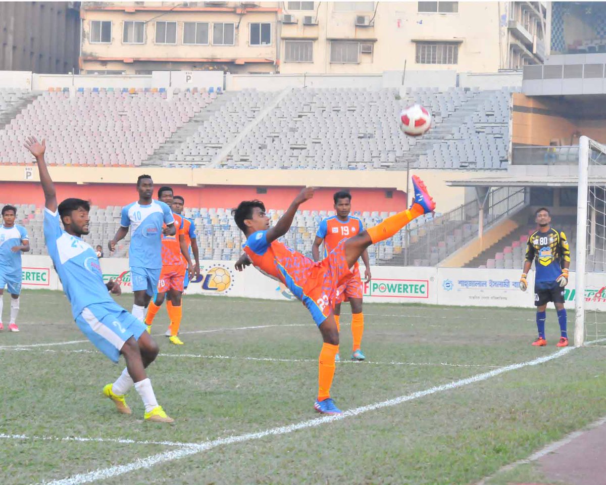bff_football's tweet photo. #MatchResult
#BPL2017
#BrothersUnion Ltd. 1:0 #Farashganj SC
#Scorers: Siyo Junapio 39’
#Venue: Bangabandhu National Stadium, Dhaka https://t.co/aRF5OXdjHl