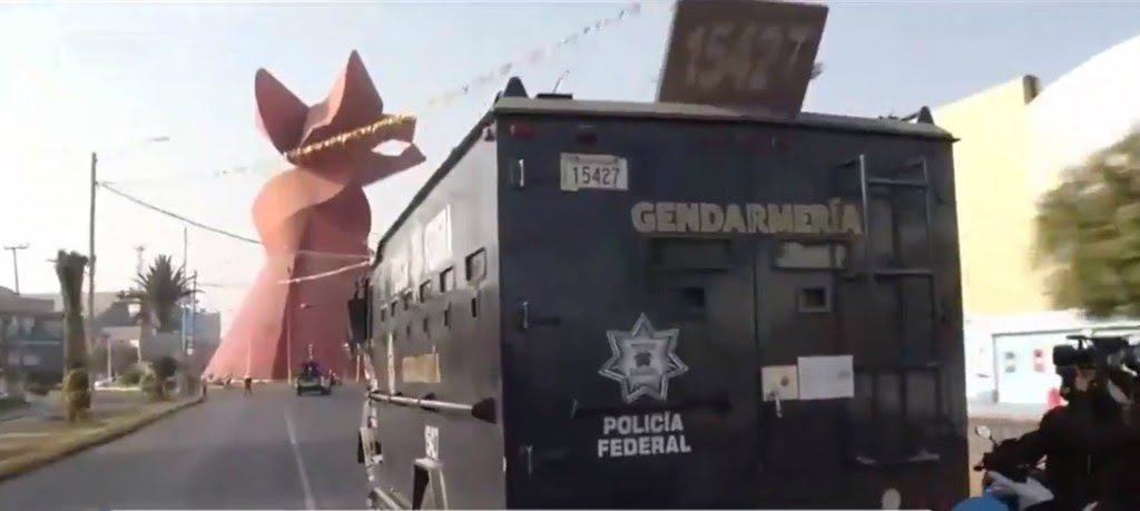 ElQuintanaRooMx's tweet photo. #Portada #Política  #ExtradiciónBorge 
Vinculan a Borge a proceso; puede alcanzar de 7 a 22 años de prisión
https://t.co/Ob1zxVZULR
@AmirIbrahimQRoo @FGEQuintanaRoo @PGR_mx https://t.co/Ry1qsyHT4N