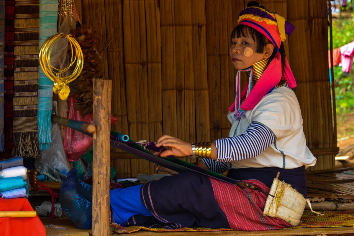 EasyToursGlobal's tweet photo. Long Neck Tribals in the Tourist village near, Chiang Rai, Thailand
#KarenTribe #TribalCommunity #Thailand https://t.co/iEAIIOL74A