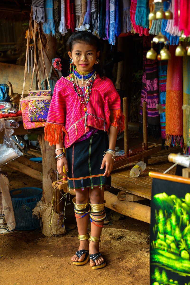 EasyToursGlobal's tweet photo. Long Neck Tribals in the Tourist village near, Chiang Rai, Thailand
#KarenTribe #TribalCommunity #Thailand https://t.co/iEAIIOL74A