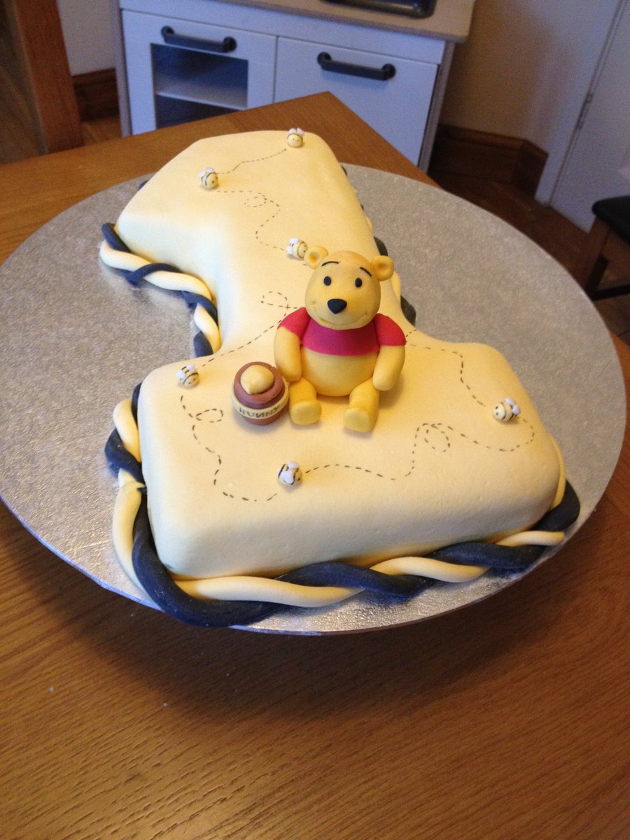 Ermintrudescake's tweet photo. #winniethepooh #winniecake #cake #numbercakes #noveltycake #childrensbirthdaycake #childrenscake #number1cake #hunney https://t.co/voHSUlNjL2