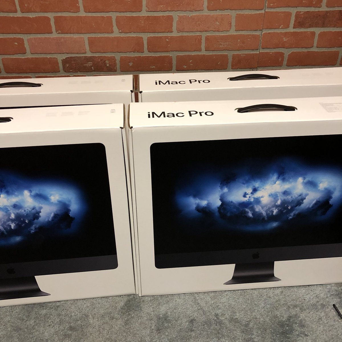 derraleves's tweet photo. Waiting for my @Apple 18 core! But, excited for the office new additions. #outwiththeold #10core https://t.co/9v6jgSHtt1