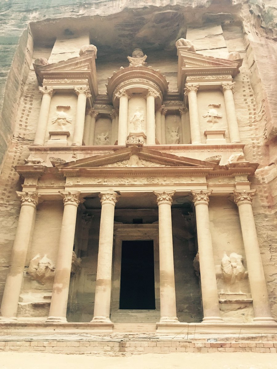 TheHunterChef's tweet photo. Beautiful Petra! #ruinsofpetra #jordan https://t.co/9X7K0ZtrgV