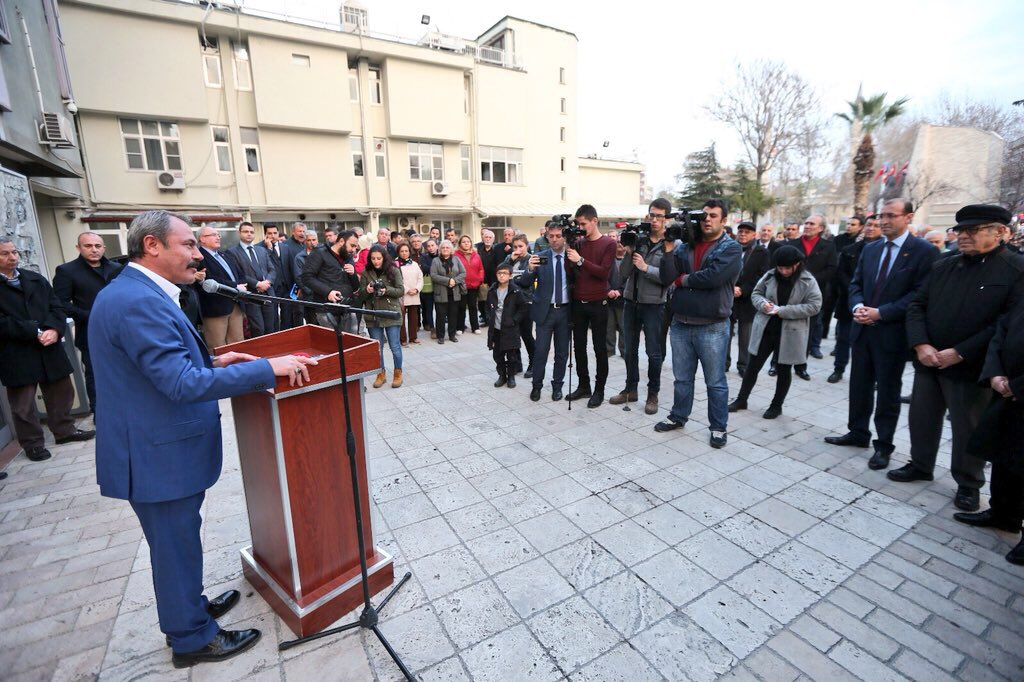 Gazetecilik mesleğine 35 yılını adayan ilimizin duayen gazetecilerinden Muhammet Karaçay’ın fotoğraflarla anılar’dan ‘iz bırakanlar’ fotoğraf sergisinin açılışına katıldık. Muhammet kardeşimizi tarihe tanıklık eden emeği için tebrik ediyor, başarılarının devamını diliyorum.👏👏👏