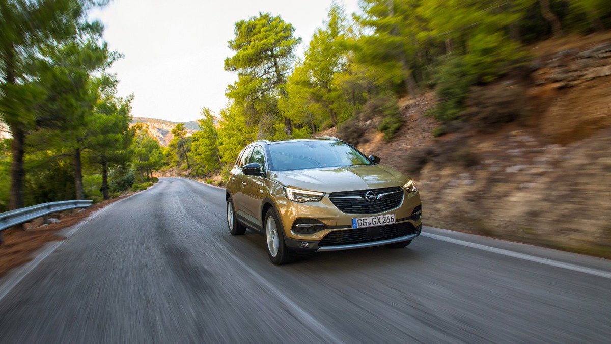 DisoHuelva's tweet photo. Vive el finde con el Grandland X y disfruta de ese viaje improvisado a tu lugar favorito. ¡Toma la carretera! https://t.co/oEdKZ9iQCA