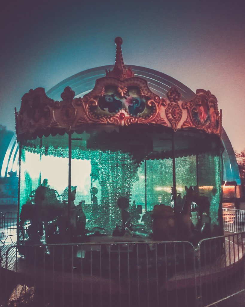 izabotin's tweet photo. Немного ужастиков на ночь 🎠
#wanderfolk #exploringtheglobe #tasteintravel #beautifuldestinations #colorful #instacool #streetphotography #bluehour #cntraveler #trvl #street #coloresvivos #vscocam #vscoukraine #visualkiev #photoukraine #kievonline #f… https://t.co/LkVAUnk3rR https://t.co/ZYBN8Wvjnn