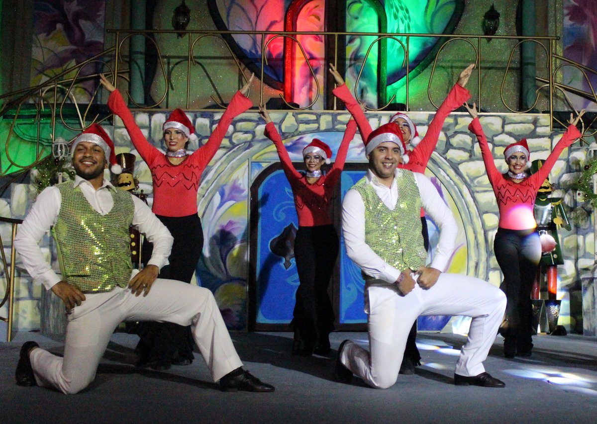 corazonnavidad's tweet photo. La @PUCMM_STI les invita a disfrutar de la función de su grupo #LaTuna en #ElCorazónDeLaNavidad. ¡No se lo pierdan! #ElCorazónDeLaNavidad2017 #Cisama. https://t.co/CNv9j0IeuG
