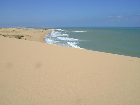 Los pueblos Wiwa, Kogui, Arhuaco, Kankuamo, los Cocina, Guanebucán, Caquetíos, Makuiras, Anates, Coanaos, Cariachiles y Eneales habitaban en la península de La Guajira