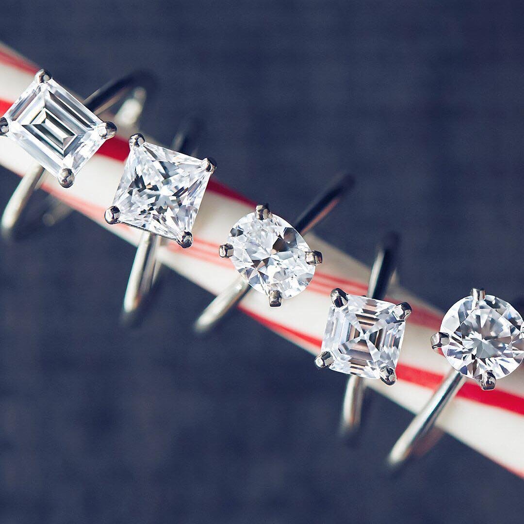 diamond_app's tweet photo. Candy cane wishes
Mistletoe kisses
Diamond riches
💎 @BlueNileDiamond 💎 https://t.co/BGdiuBKYLH