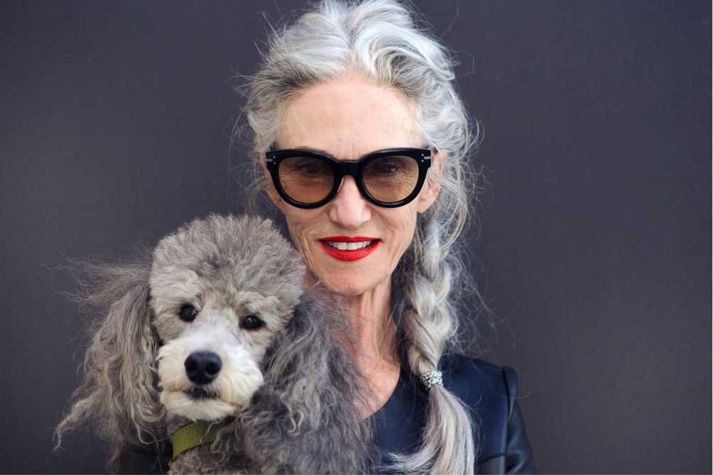 Les jeunes ont le seum, les « happy silvers » vont leur filer un coup de vieux ! #greyhair #tendance #shortismore
 shortlinks.fr/blog/grey-hair…