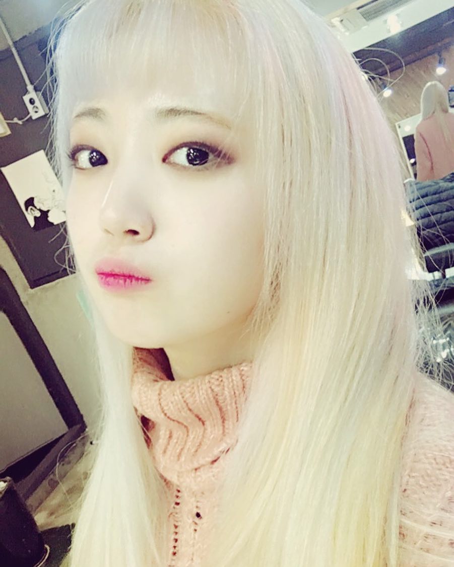 AOA_BR's tweet photo. [YSTAGRAM]
Eu não quero tocar no cabelo de novo...
#Descolorir #Sucesso #SalãoDeBelezaIlsan #SalãoDeBelezaNeunggok #SalãoMeraki

https://t.co/e6wttVoVKa https://t.co/nR8XNwxxIT