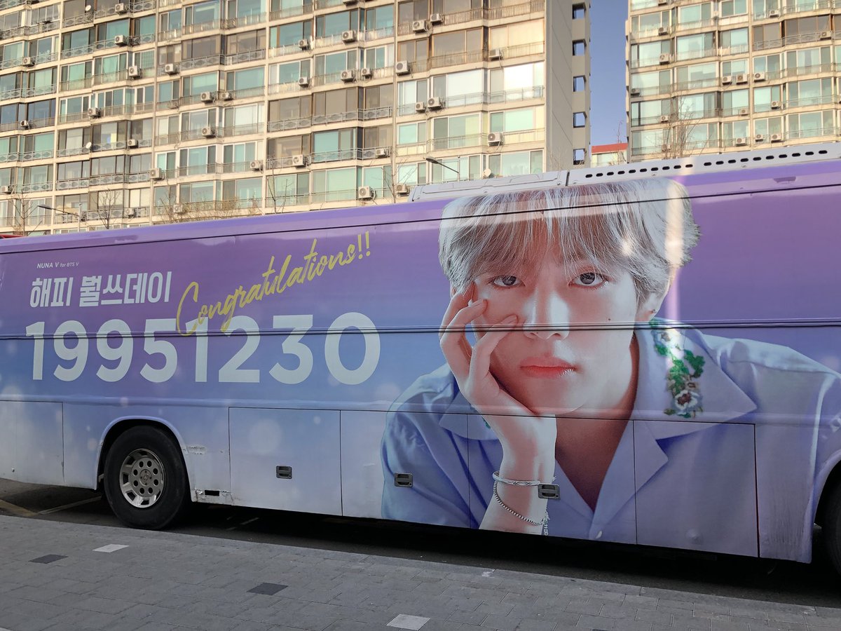 peach02738935's tweet photo. 🦁センイル🚌

caféに行こうとTAXI停まって下りたら そのTAXIの隣に停まっててΣ（ﾟдﾟlll）
そんな事あるのか‼️運命DNAだよ‼️
🚌は無理かなと諦めていたのでホント嬉しかった♡♡♡

#HappyVDay

@_nuna_V https://t.co/QLmeDtRMP8