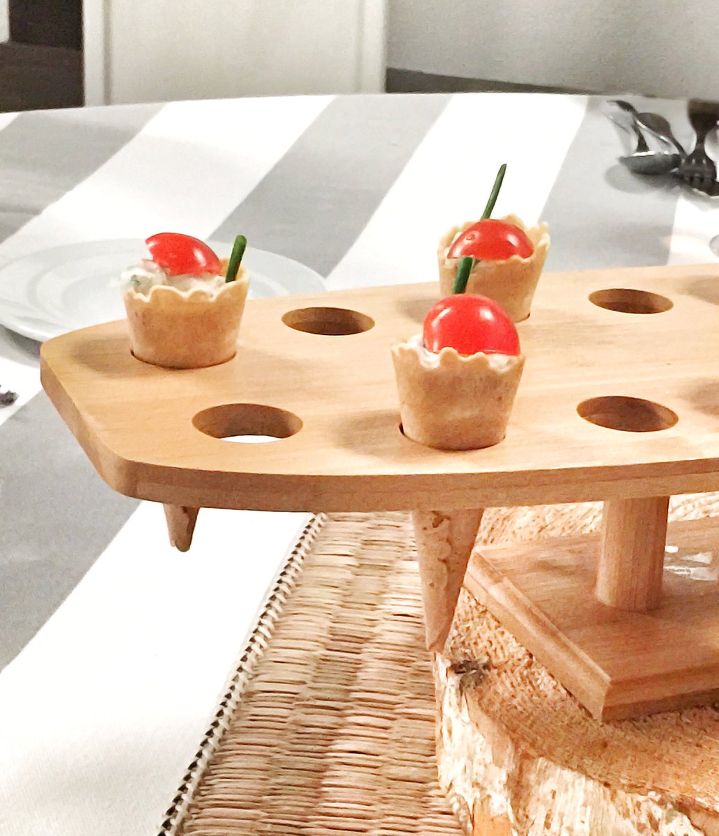 divinuscatering's tweet photo. ¿Has preparado ya el zapato y algo de comer para que los Reyes Magos te traigan muchos regalos? ¡Nosotros si!
#DivinusCatering #Euskadi #BasqueCountry #Cucurucho #EnsaladaCesar #NocheDeReyes #LosTresReyes #ReyesMagos #TheThreeWiseMen #Pintxo #Pincho #Canape #Groumet #AltaCocina https://t.co/JX6tpa8ug2