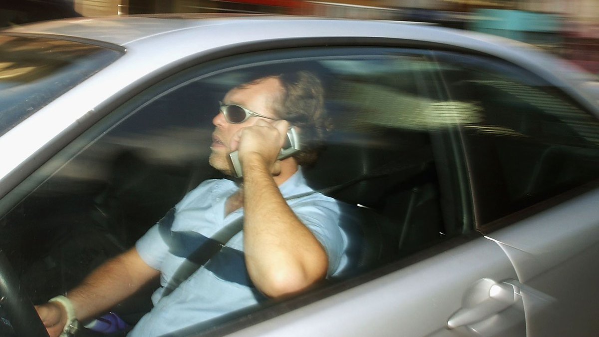City bans ALL uses of cellphones while driving, INCLUDING talking on the phone. bit.ly/2m0r04n?utm_so… https://t.co/LY2I7hRLER