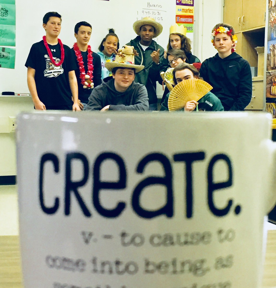 melpy84's tweet photo. ¿Quiénes son? @chs_coffeehouse #chsmugshot Spanish M12 pd 3 https://t.co/dRevfIhGaA