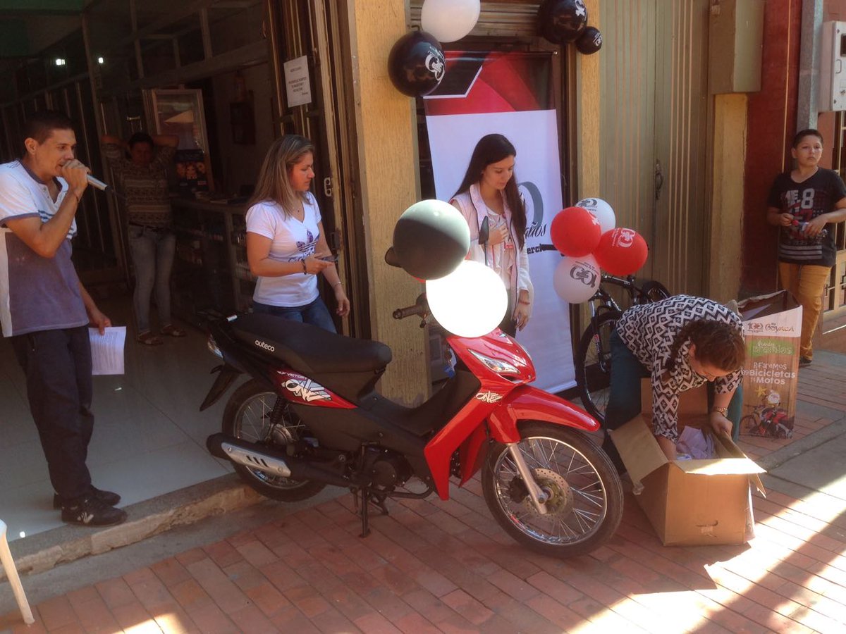 camaratunja's tweet photo. En @muzoboyaca ya hicimos el sorteo de una bicicleta y una moto. Los ganadores fueron Gerardo Vargas y Olga Padilla, respectivamente. ¡Felicidades a nuestros clientes que hicieron sus compras en el municipio! https://t.co/LZCzadPkP8