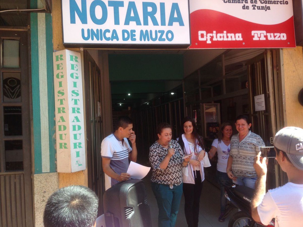 camaratunja's tweet photo. En @muzoboyaca ya hicimos el sorteo de una bicicleta y una moto. Los ganadores fueron Gerardo Vargas y Olga Padilla, respectivamente. ¡Felicidades a nuestros clientes que hicieron sus compras en el municipio! https://t.co/LZCzadPkP8